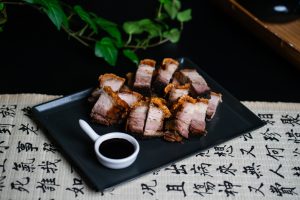 Piept de porc crocant cu sos de soia